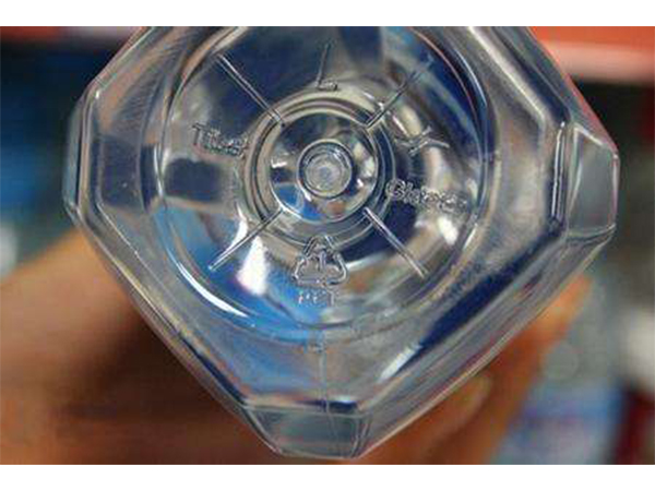 你喝水的杯子有毒嗎？關于塑料包裝底部數字的含義